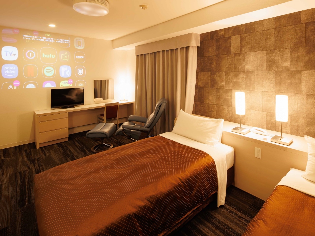 デラックスツインルーム（プロジェクター有）